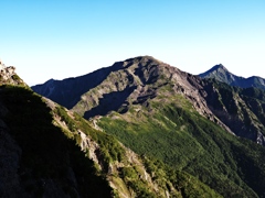 農鳥岳から見る北岳と間ノ岳