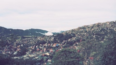 標高1500mの山に作られた街、Baguio。雲は街の下