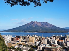 鹿児島の街と桜島