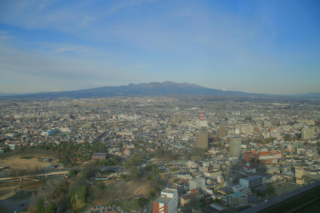 群馬県庁よりのぞむ赤城山