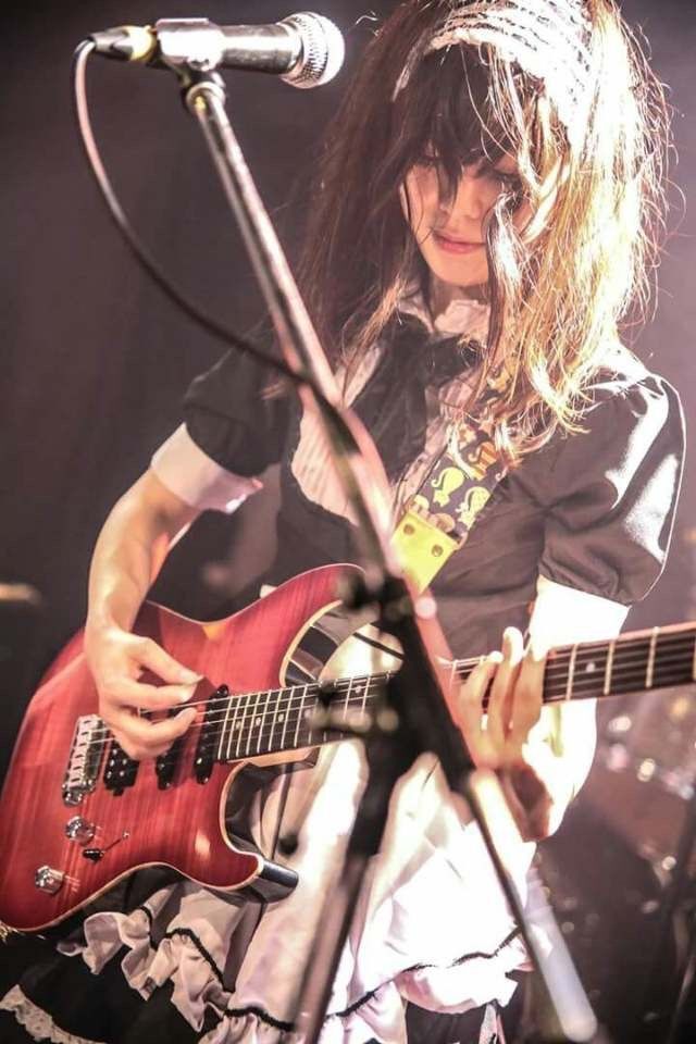 BAND-MAID KANAMIさん