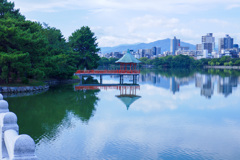 街中の公園