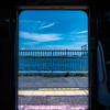 電車を降りたら海