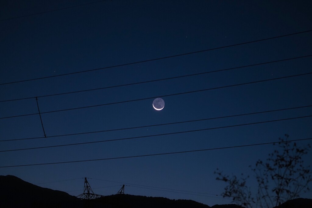 送電線の狭間