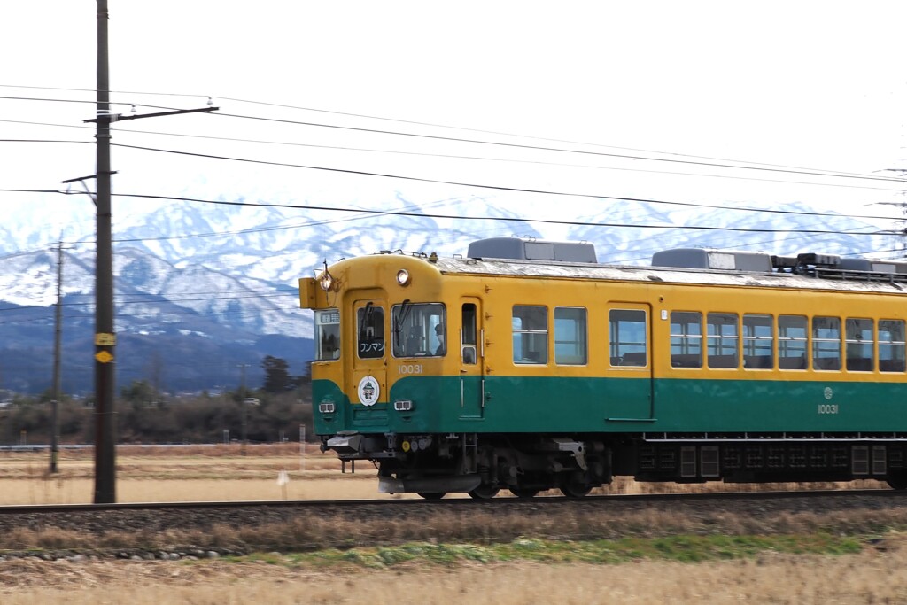 立山あーとれいん(通称、かぼちゃ電車)