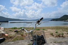 自転車と島の海