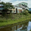 山の中の工場
