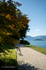 コモ湖畔の夏紅葉