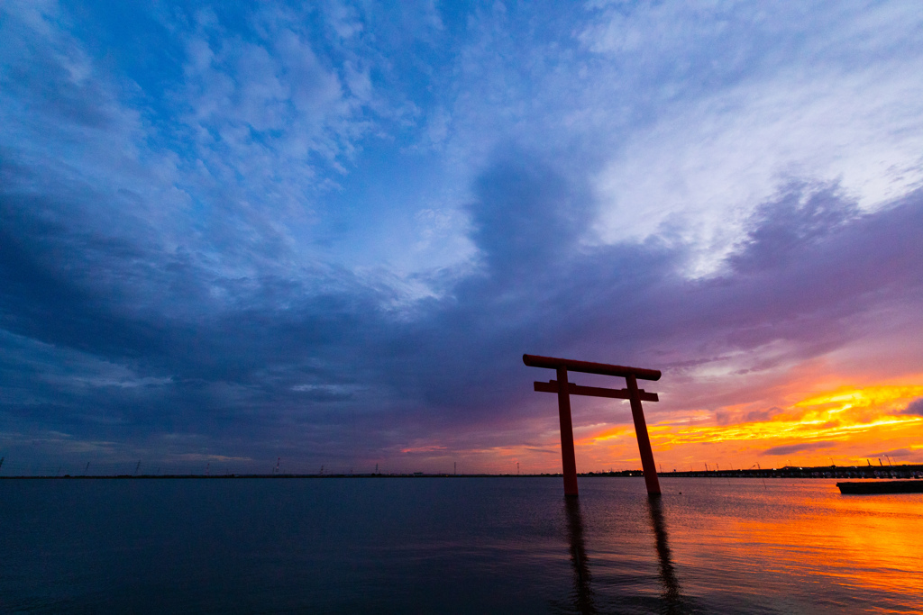 夕暮れの鹿島神宮入口