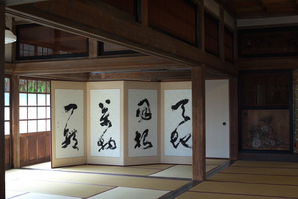 書のある本堂