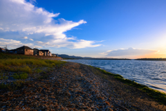 夕方、海辺