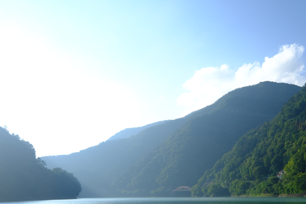 奥多摩湖の浮き橋を歩く