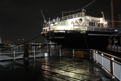 雨上がり氷川丸