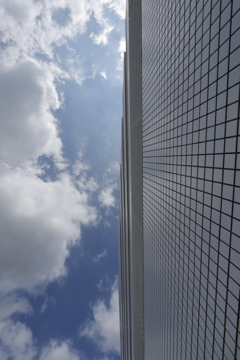 雲と建物とシミュラクラ現象