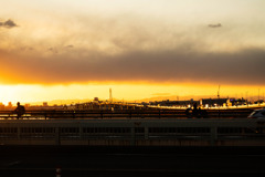 夕日を受けた首都高①