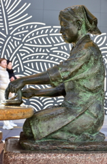 銅像が語る昔話.