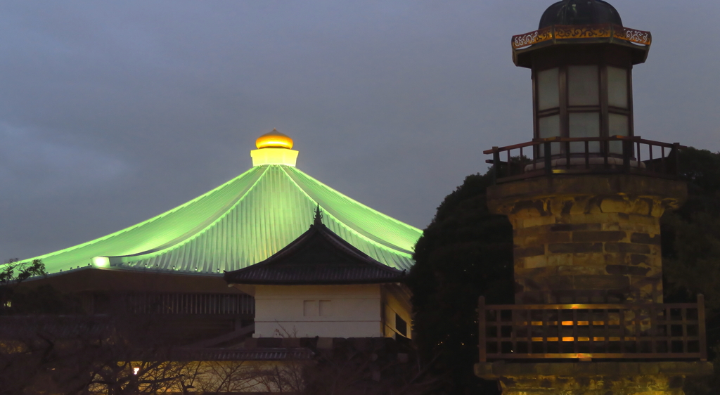 黄昏に重なる三つの時代