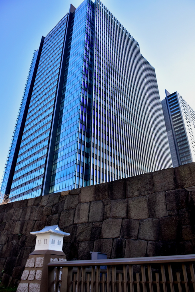 市ヶ谷見附：時代の競演