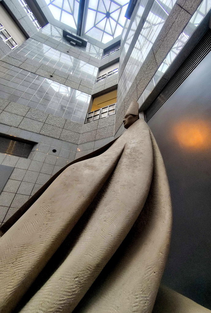 美術館の守護神