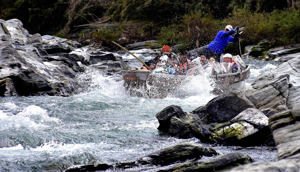急流のしぶきを操る
