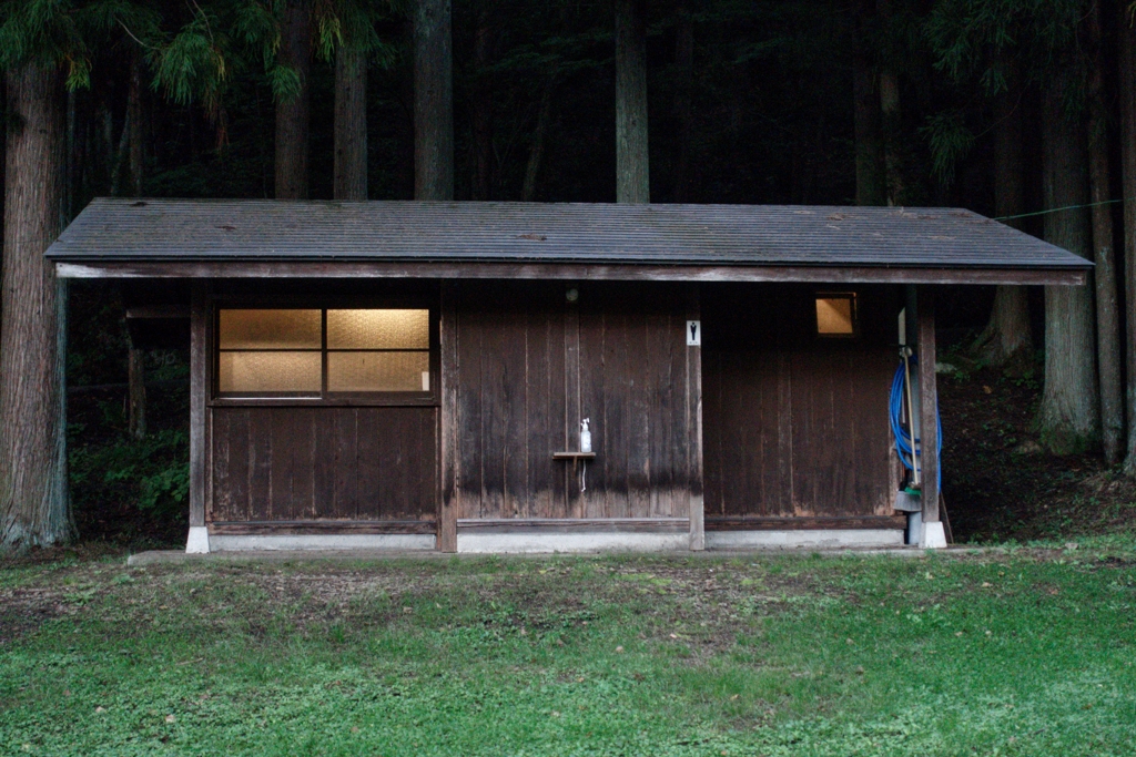 キャンプ場トイレ