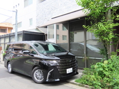 黒塗りの高級車