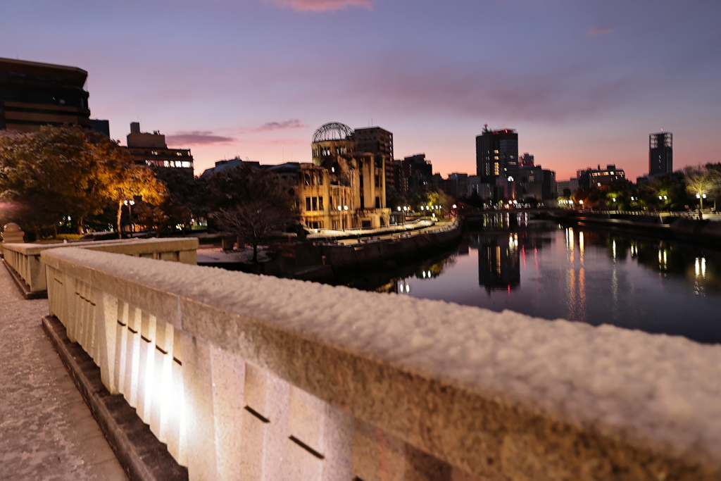 昨夜から原爆ドームに雪が残る！早朝