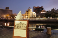 昨夜から原爆ドームに雪が残る！早朝