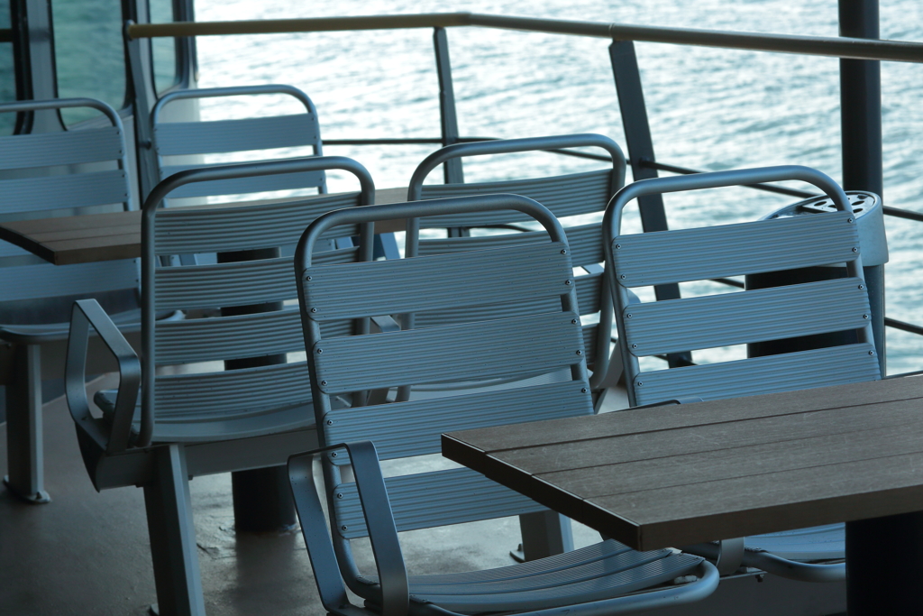 クルーズフェリーベンチ