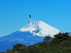 富士山とパラグライダー
