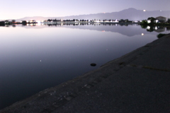 星・湖面