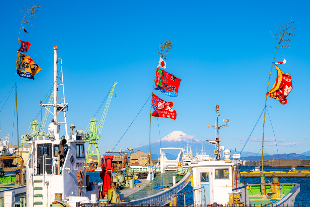 漁港から見た富士山