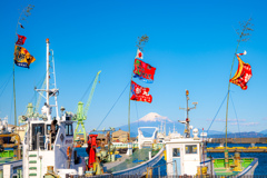 漁港から見た富士山