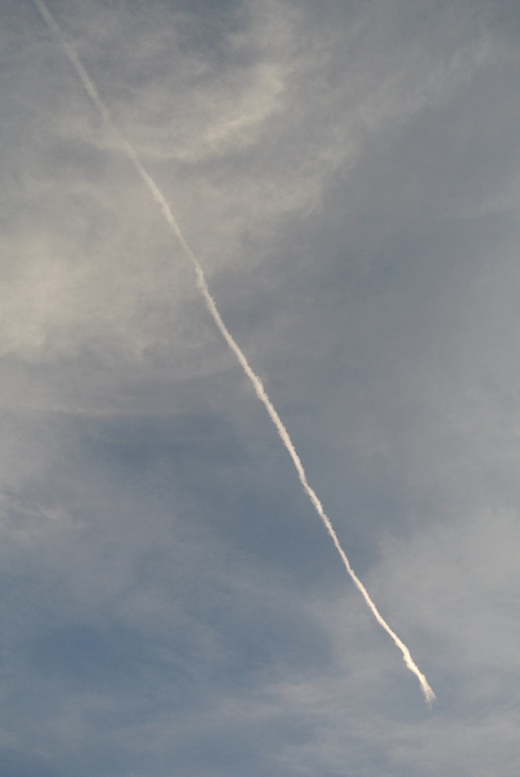 空を切る