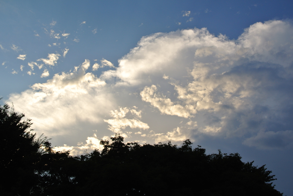 雲光る