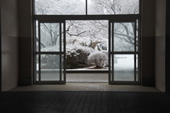 雪の昇降口