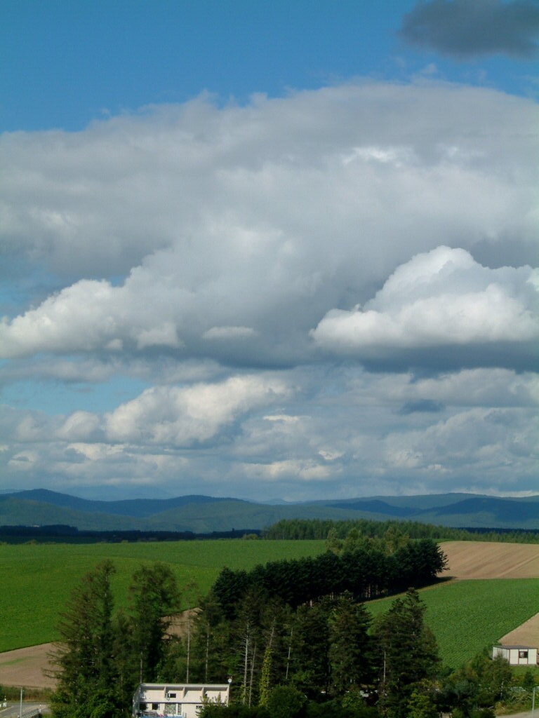 丘の雲