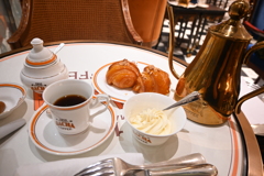 コーヒーとクロワッサン