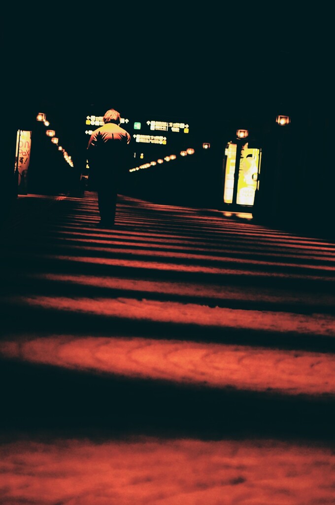 朝地下