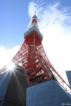 そびえ立つ電波塔