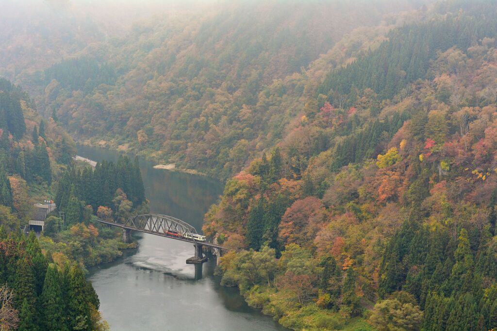 秋ヲ見下ロシテ
