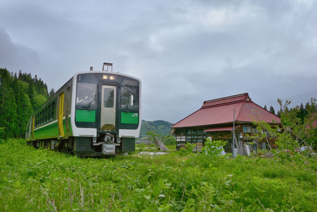 雲の重さや梅雨兆す