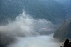 蒙霧升降