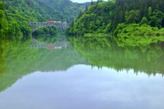 静謐なる影の交錯