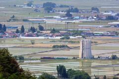 山城の遠きに初夏の汽笛鳴る