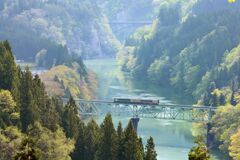 山河萌ゆ