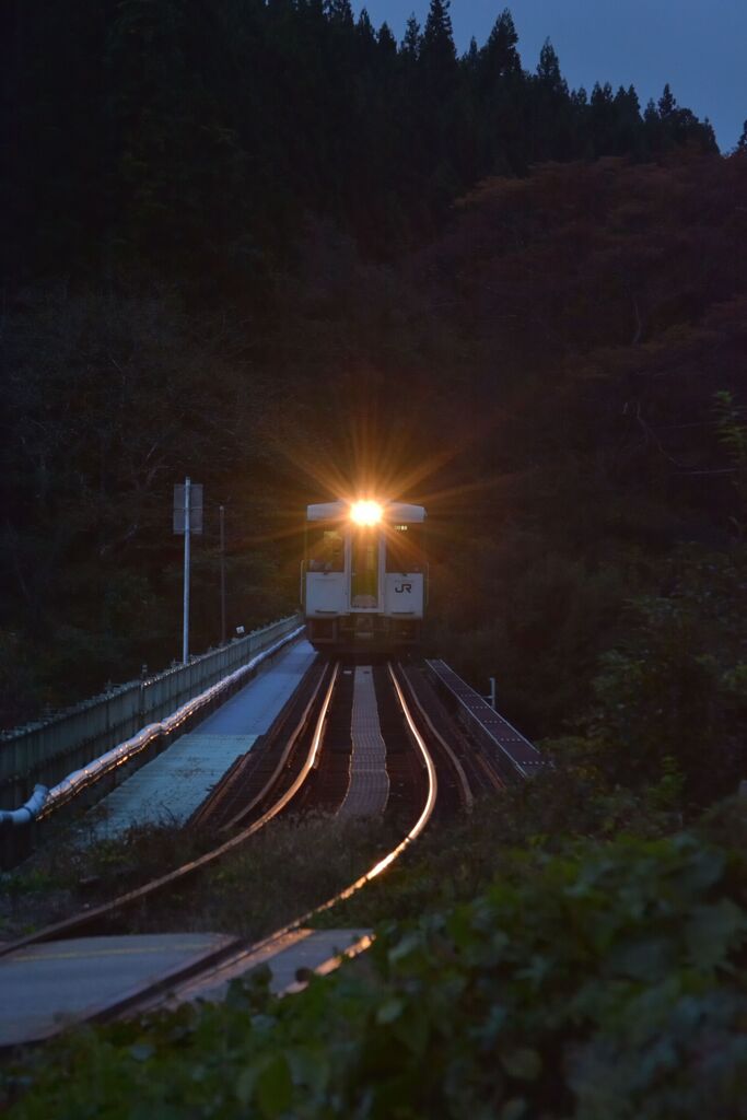 一番列車がやって来た