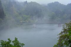川霧の静流を渡る鉄の路