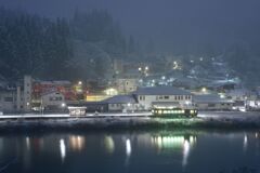 俄雪烟る夜明けの二番線