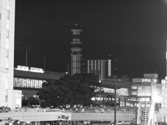 夜に